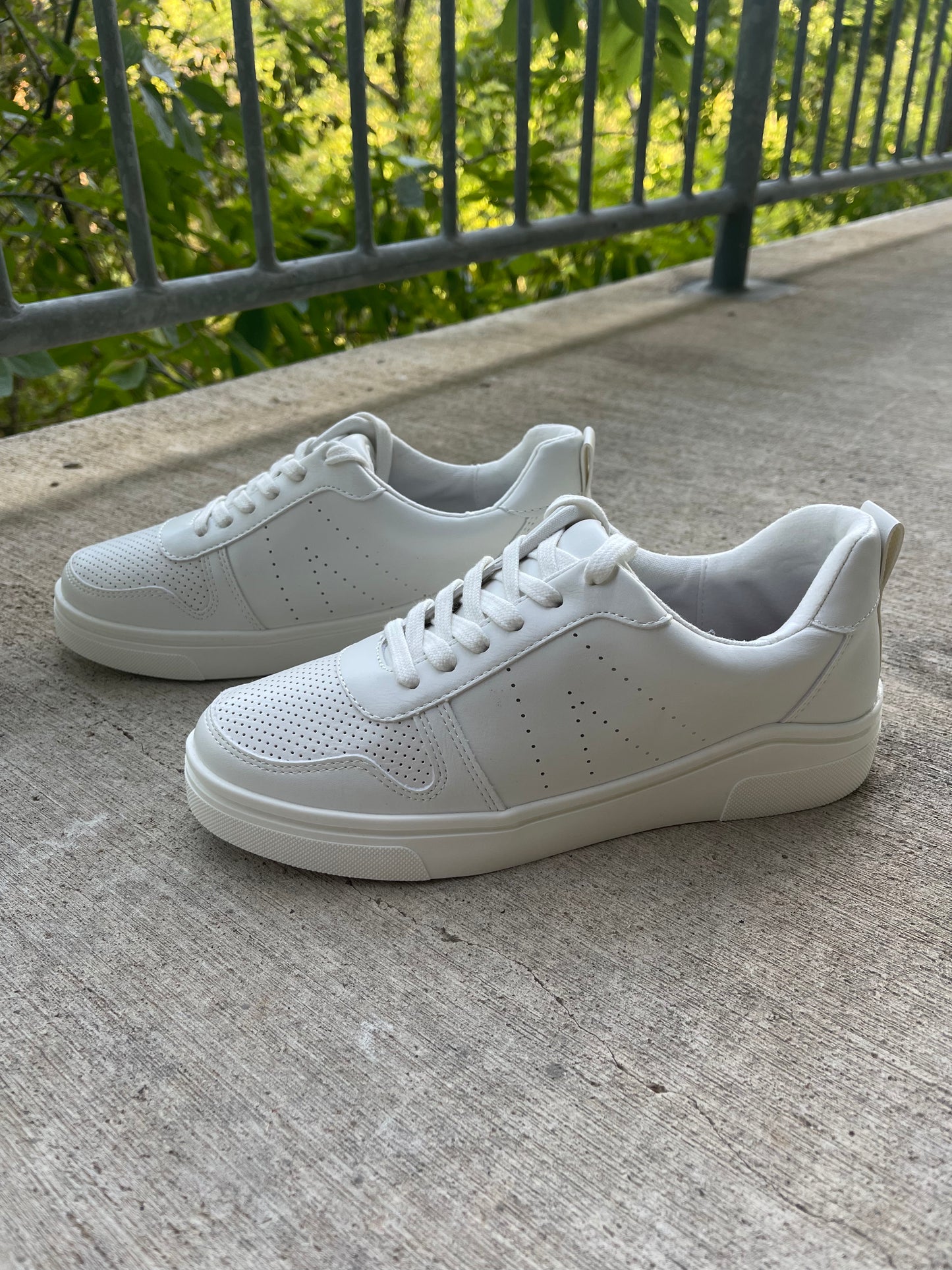 Alta Sneaker