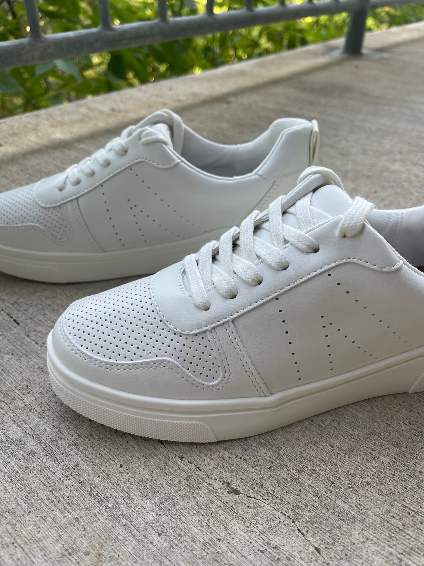 Alta Sneaker