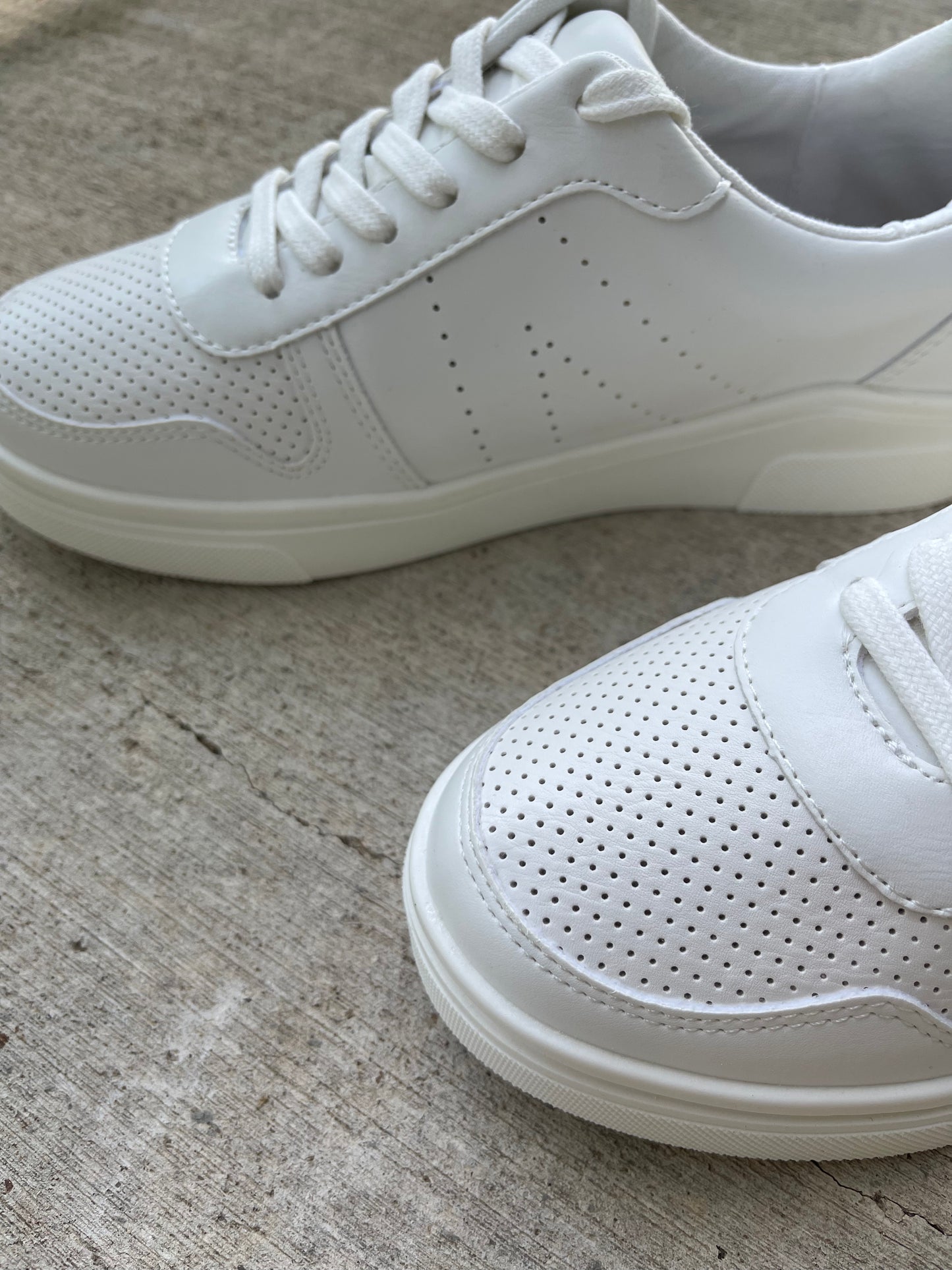 Alta Sneaker