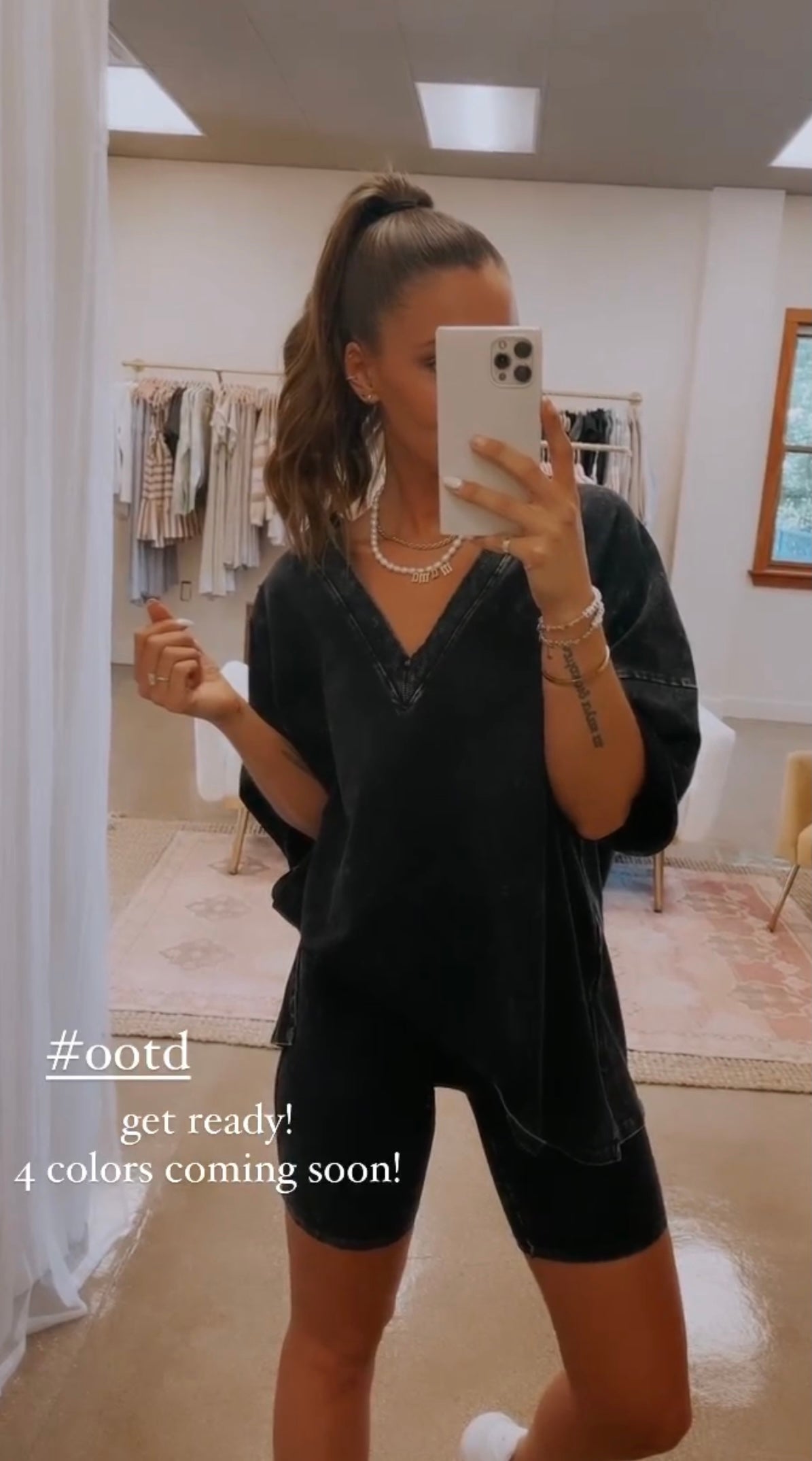 Ribbed V-neck - Black